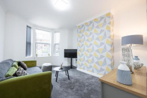 Bright & Cosy 6 Bedroom House - On Street Parking